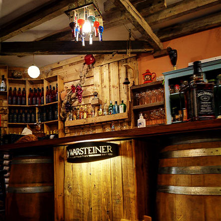 taste-and-flavors-new-places-wooden-cellar-1