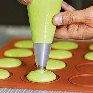Macaron-Ice-Cream-Sandwich-5