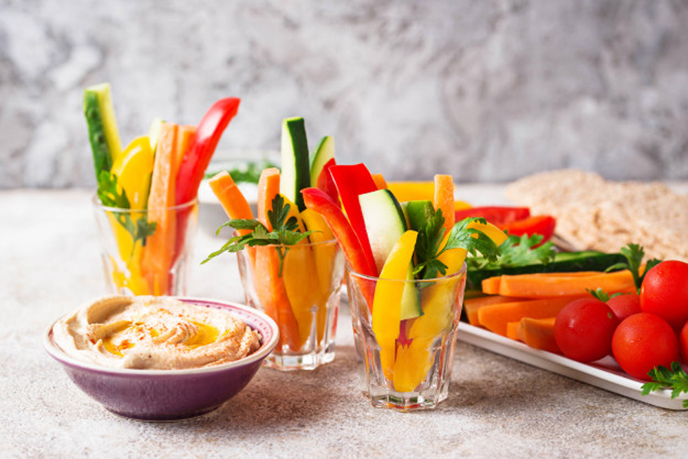 snacks-bar-vegetables-sticks-hummus_82893-10317