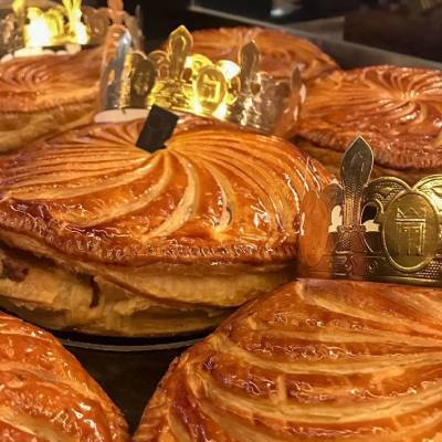 Caen. Galettes des rois & fèves 100 ans de Disney à la  boulangerie-pâtisserie La Folie's 